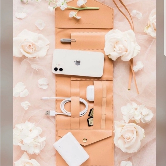 Glass Ladder & Co Tech Organizer - Picture 3 of 6